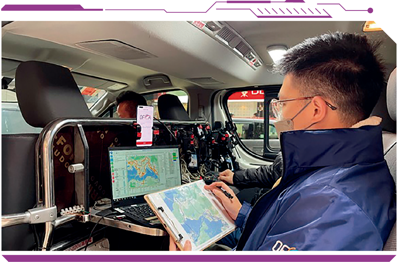 A staff member of OFCA conducting a field measurement on a mobile network operator’s network coverage for verification of its compliance with the licence requirements for 5G network and service rollout.