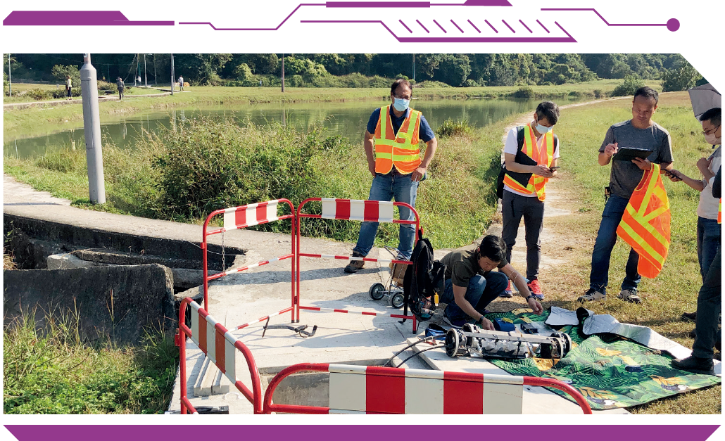 OFCA’s representatives carrying out an inspection on the installed facilities of fibre-based lead-in connections under the Subsidy Scheme.