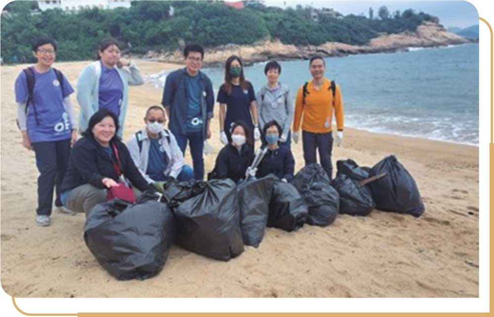 通讯办义工队参与在石澳后滩举行的「净海」活动。