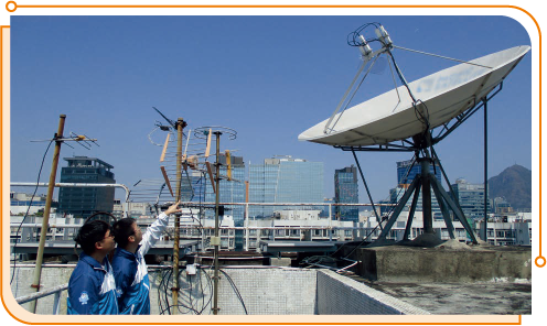 Staff members of OFCA conducting an inspection on SMATV systems.